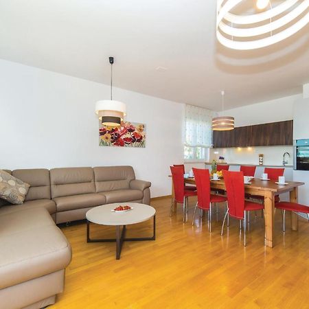 1 Bedroom Stunning Apartment In Kastel Gomilica Kastela Exterior photo